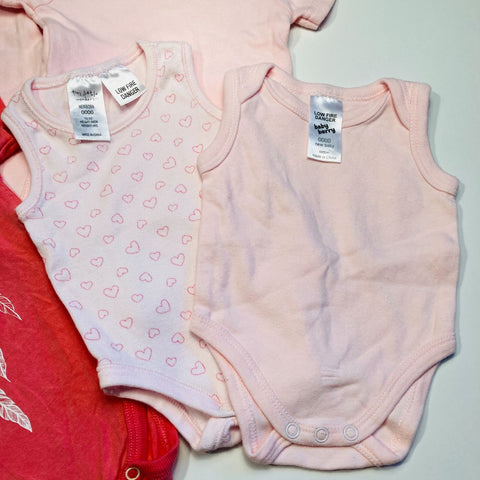 Bundle T-shirt Bodysuits x3 + 2 x Onesies